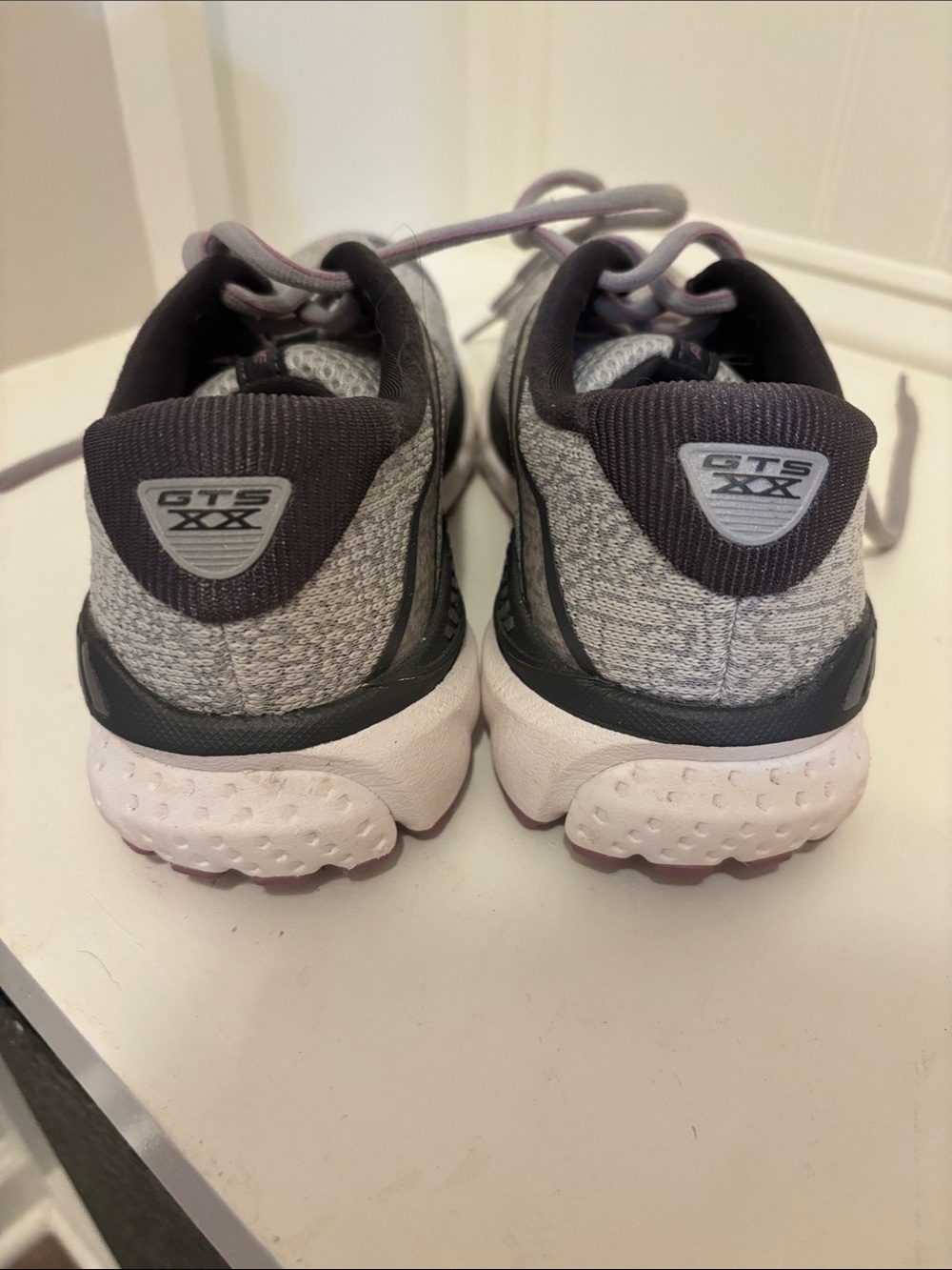 Brooks GTS XX Women’s Gray and Lavender Athletic Running Shoes - Picture 4 of 6
